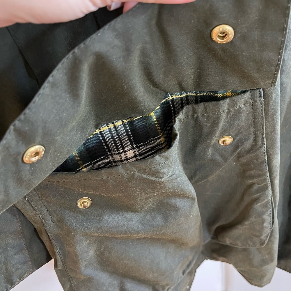🤍 guc | Barbour | classic waxed olive green jacket - Picture 6 of 11